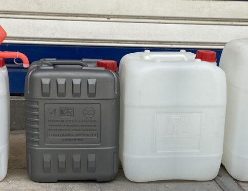 Μπιτόνια κατάλληλα τροφίμων από 3L έως 35L με διαμόρφωση να δέχονται αντλίες στο στόμιο
